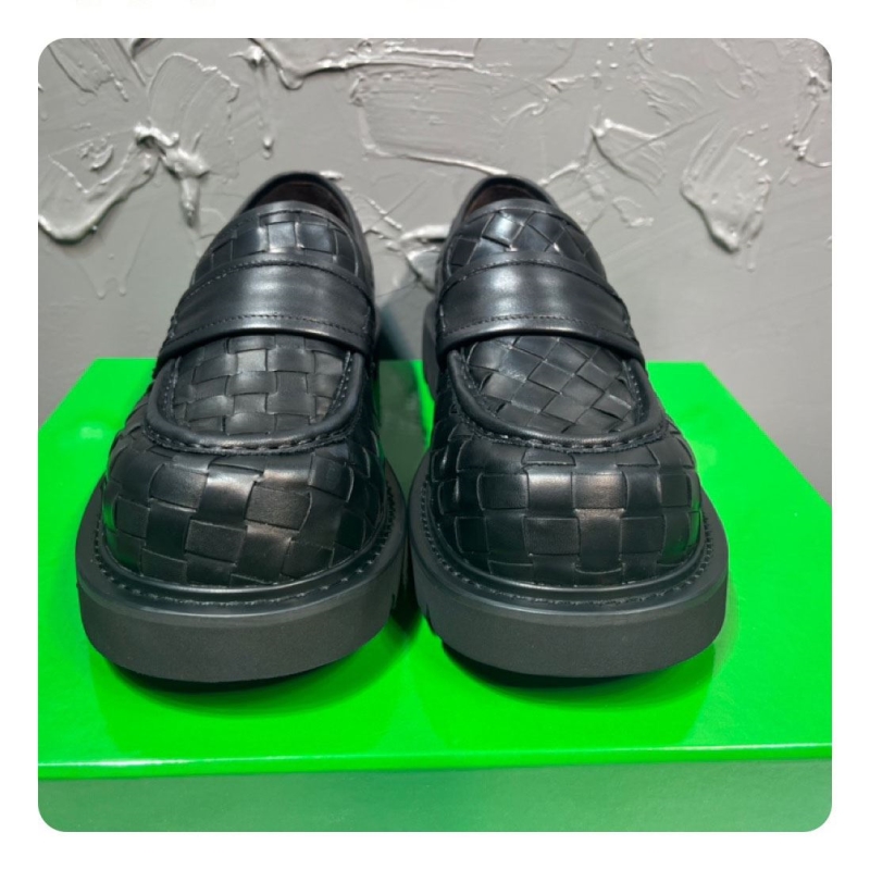 bo*te*ga Ve*ne*ta leather shoes
